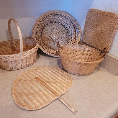 Lot 83: Basket lot