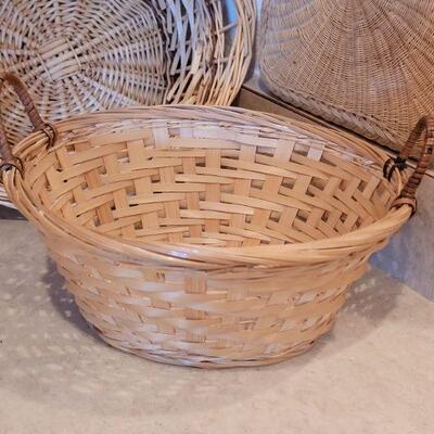 Lot 83: Basket lot