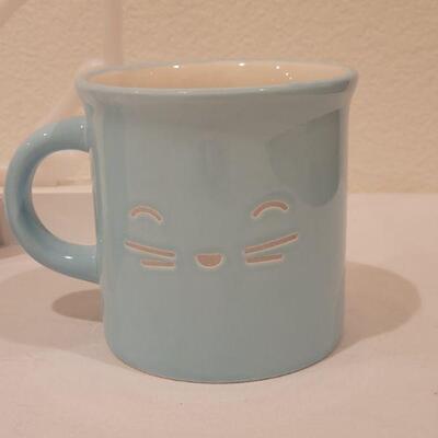 Lot 109: New (2) Large Coffee Cups & Cat Light