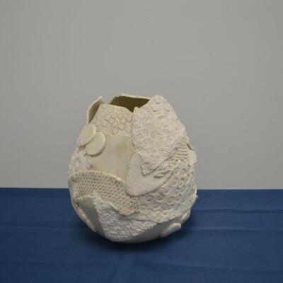 LOT 581 MODERN VASE BY SHERRY JACOBSON