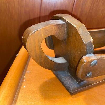 Lot 858 - Vintage Wine bottle holder