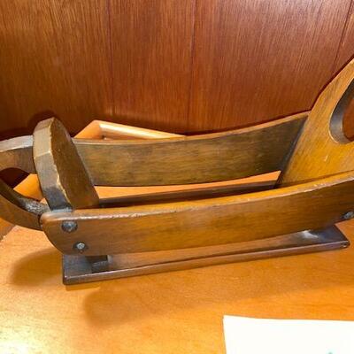 Lot 858 - Vintage Wine bottle holder