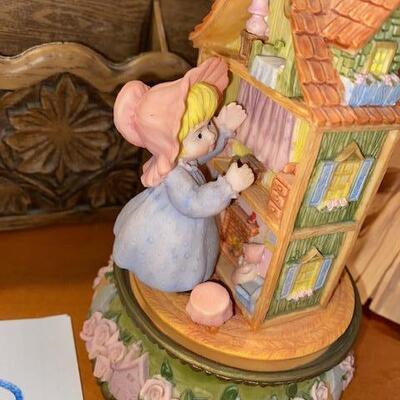 Lot 860 - Music box, organizer and corn husk doll
