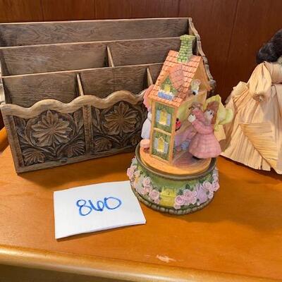 Lot 860 - Music box, organizer and corn husk doll