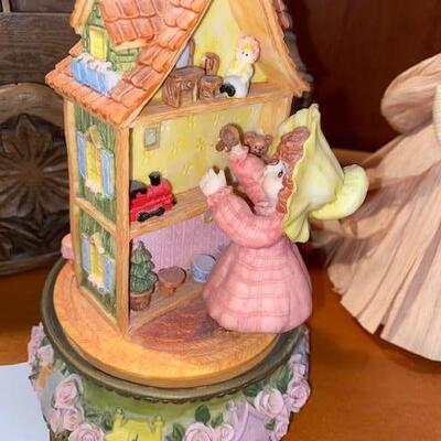 Lot 860 - Music box, organizer and corn husk doll
