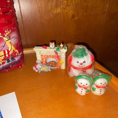 Lot 864A - Christmas items