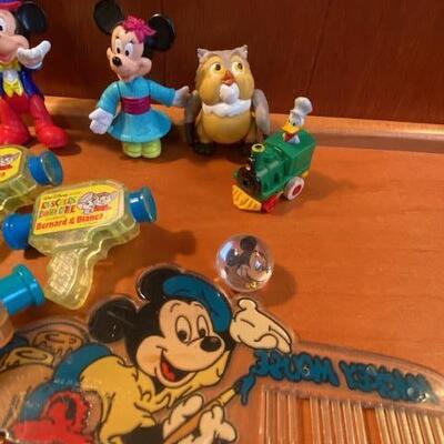 Lot 894 - Vintage Disney items