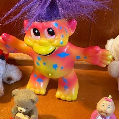 Lot 895 - Vintage toys, trolls and others