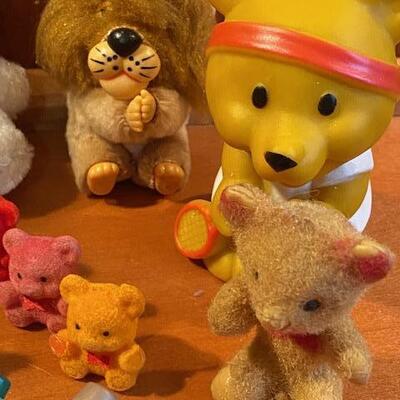 Lot 895 - Vintage toys, trolls and others