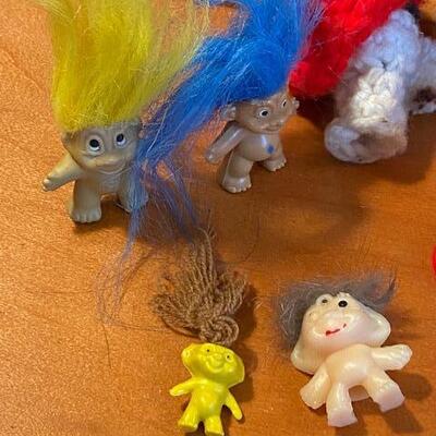 Lot 895 - Vintage toys, trolls and others