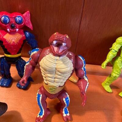 Lot 900 - Vintage action figures