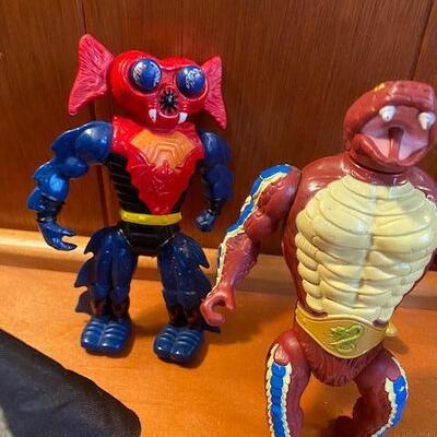 Lot 900 - Vintage action figures