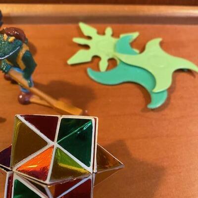 Lot 901 - Vintage action toys