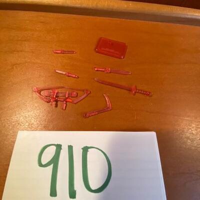 Lot 910 - action figure accessories