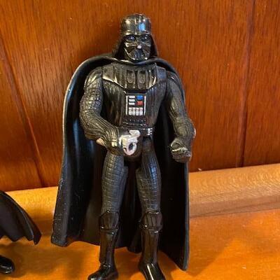 Lot 914 - Luke Skywalker and Darth Vadar