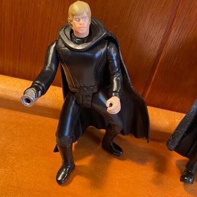 Lot 914 - Luke Skywalker and Darth Vadar