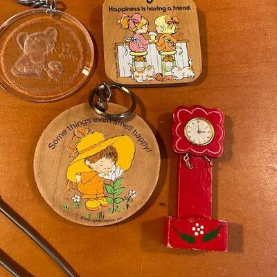 Lot 922 - Vintage Keychains and other items