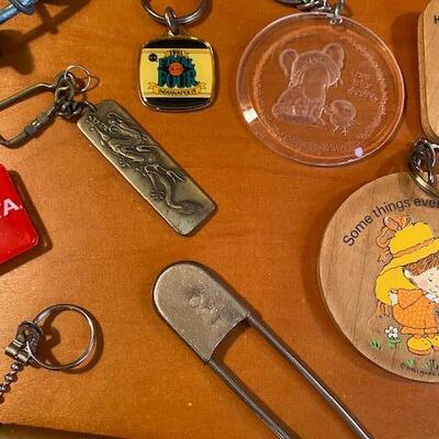 Lot 922 - Vintage Keychains and other items