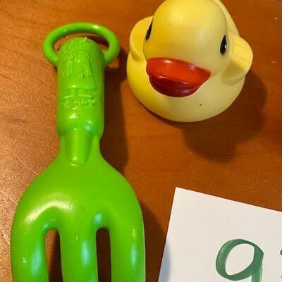 Lot 932 - baby toys