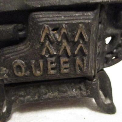 #18 Vintage Miniature Queen Cast Iron Stove, a Price Import