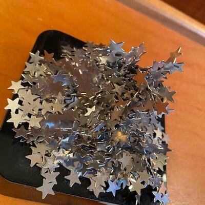 Lot 939 - Magnet art, Stars