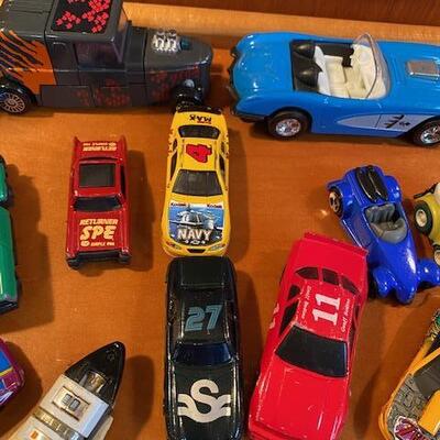 Lot 942 - Hot wheels and other cars
