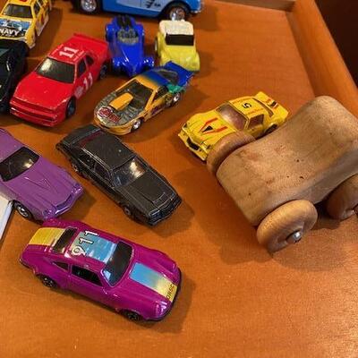 Lot 942 - Hot wheels and other cars