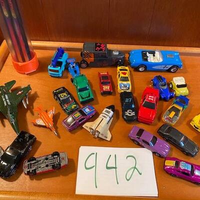 Lot 942 - Hot wheels and other cars