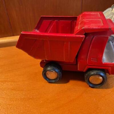 Lot 943 -Vintage  Tonka  and Buddy L trucks