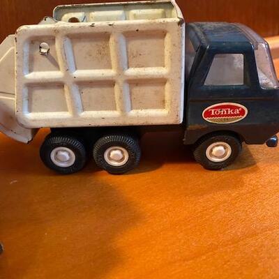 Lot 943 -Vintage  Tonka  and Buddy L trucks