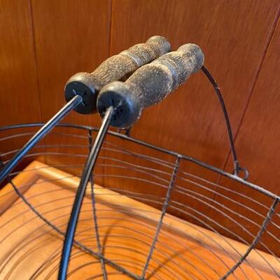 Lot 945 - Metal egg basket