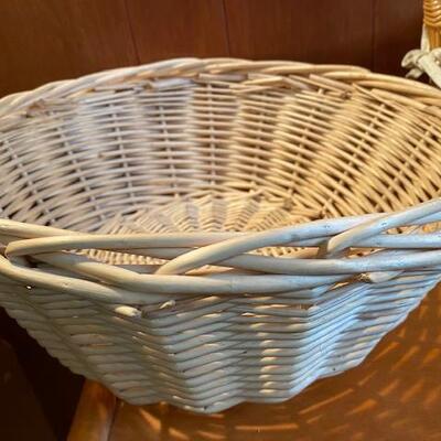 Lot 947 - Baskets