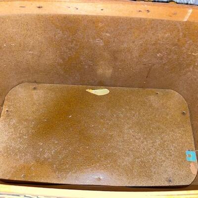 Lot 952 - Vintage Picnic Basket