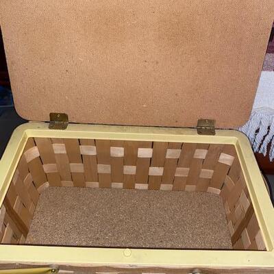 Lot 953 - Vintage Picnic Basket