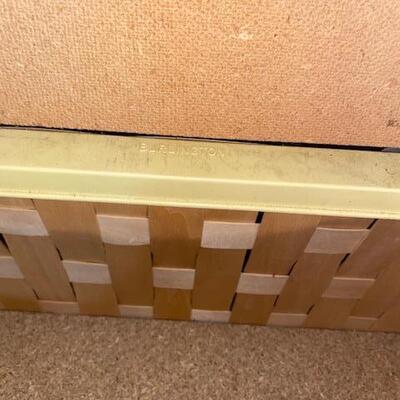 Lot 953 - Vintage Picnic Basket