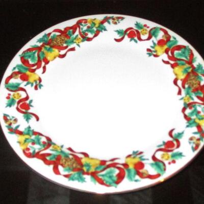 Lot 44 - Home Accents Holiday Ribbon Dessert Plates