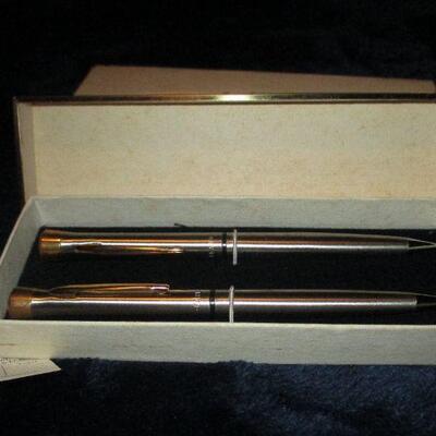 Lot 53 - Garland Pen and Pencil Set