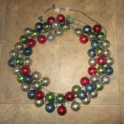Lot 66 - Lighted Bulb Wreath LOCAL PICKUP ONLY