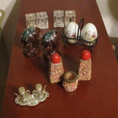 Lot 83 - 6 Sets of S & P Shakers