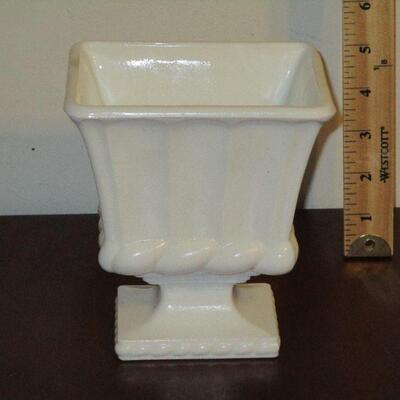 Lot 92 - Milk Glass Vases