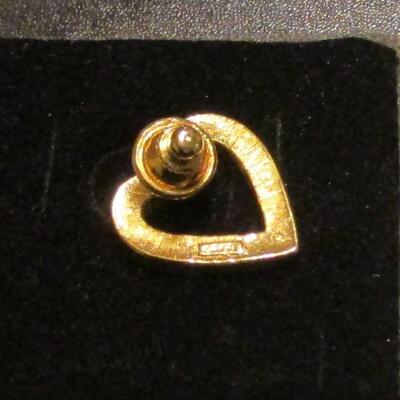 Lot 129 - Avon Red Glass Stone Heart Pin