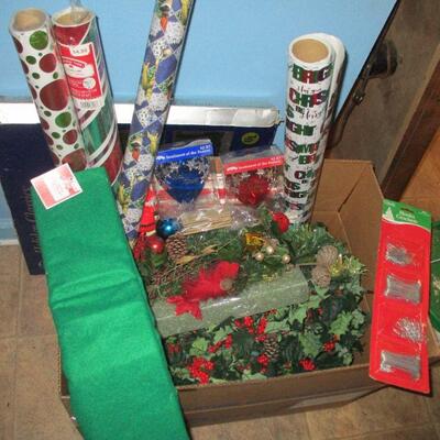 Lot 139 - Variety of Christmas DÃ©cor LOCAL PICKUP ONLY