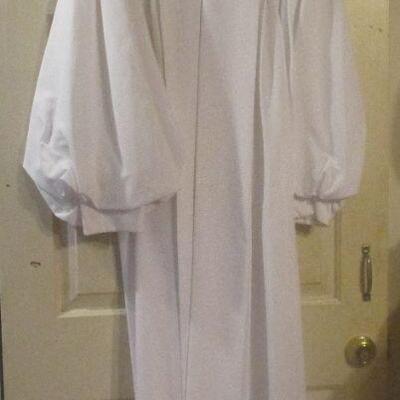Lot 156 - White Church Robe