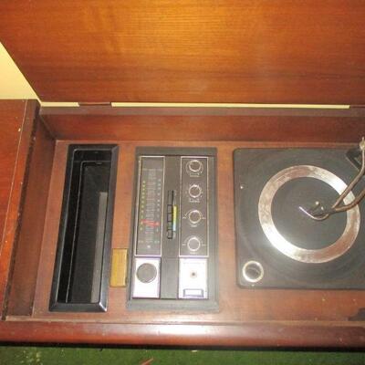 Lot 164 - Vintage Stereo Console LOCAL PICKUP ONLY