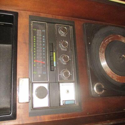 Lot 164 - Vintage Stereo Console LOCAL PICKUP ONLY