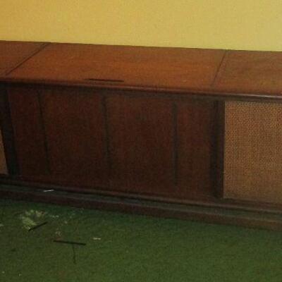 Lot 164 - Vintage Stereo Console LOCAL PICKUP ONLY