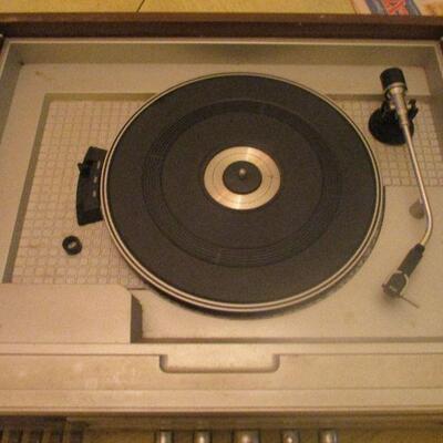 Lot 165 - Soundesign Stereo Model 6827 LOCAL PICKUP ONLY