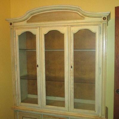 Lot 167 - Stanley Furniture Mid Century Modern China Cabinet LOCAL PICKUP ONLY