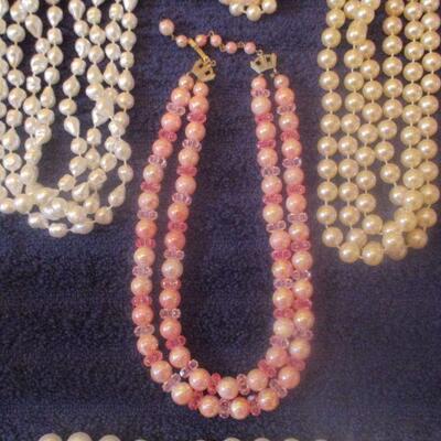 Lot 189 - 12 Necklaces