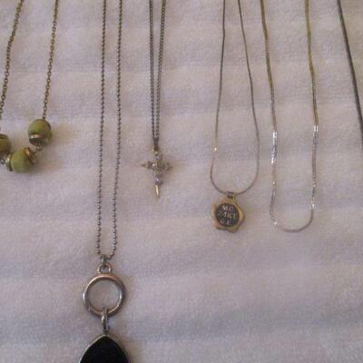 Lot 190 - 13 Necklaces